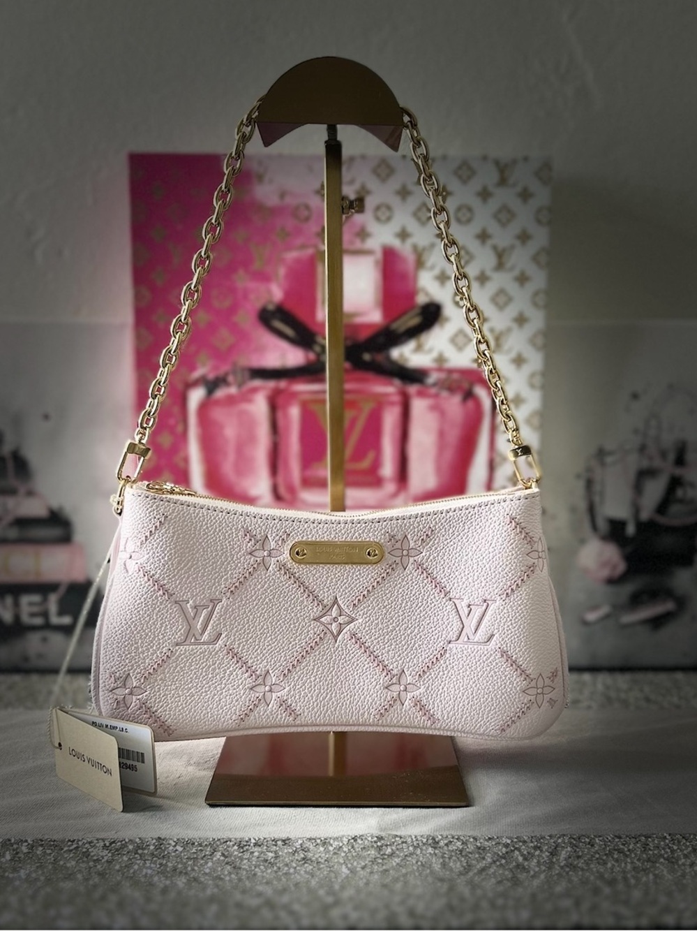 Louis Vuitton Pochette Liv Light Bliss Couture M29495